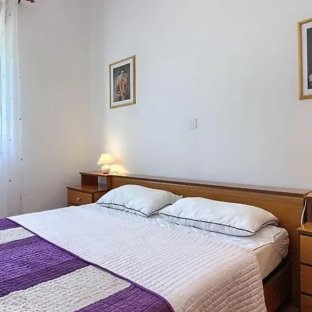 Mit Privatem Pool In Der Naehe Von Pula Szálloda